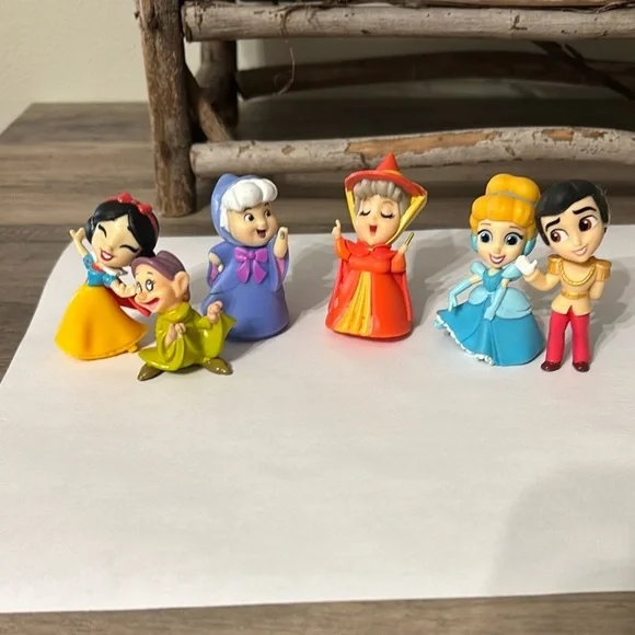 DISNEY PRINCESS COMIC PVC FIGURES PRE OWNED NO STANDS - Picture 1 of 10